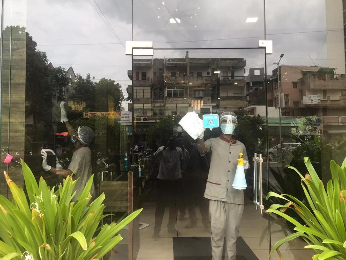 Le Grande Residency -Unmarried Couples Are Not Allowed Ahmedabad Buitenkant foto
