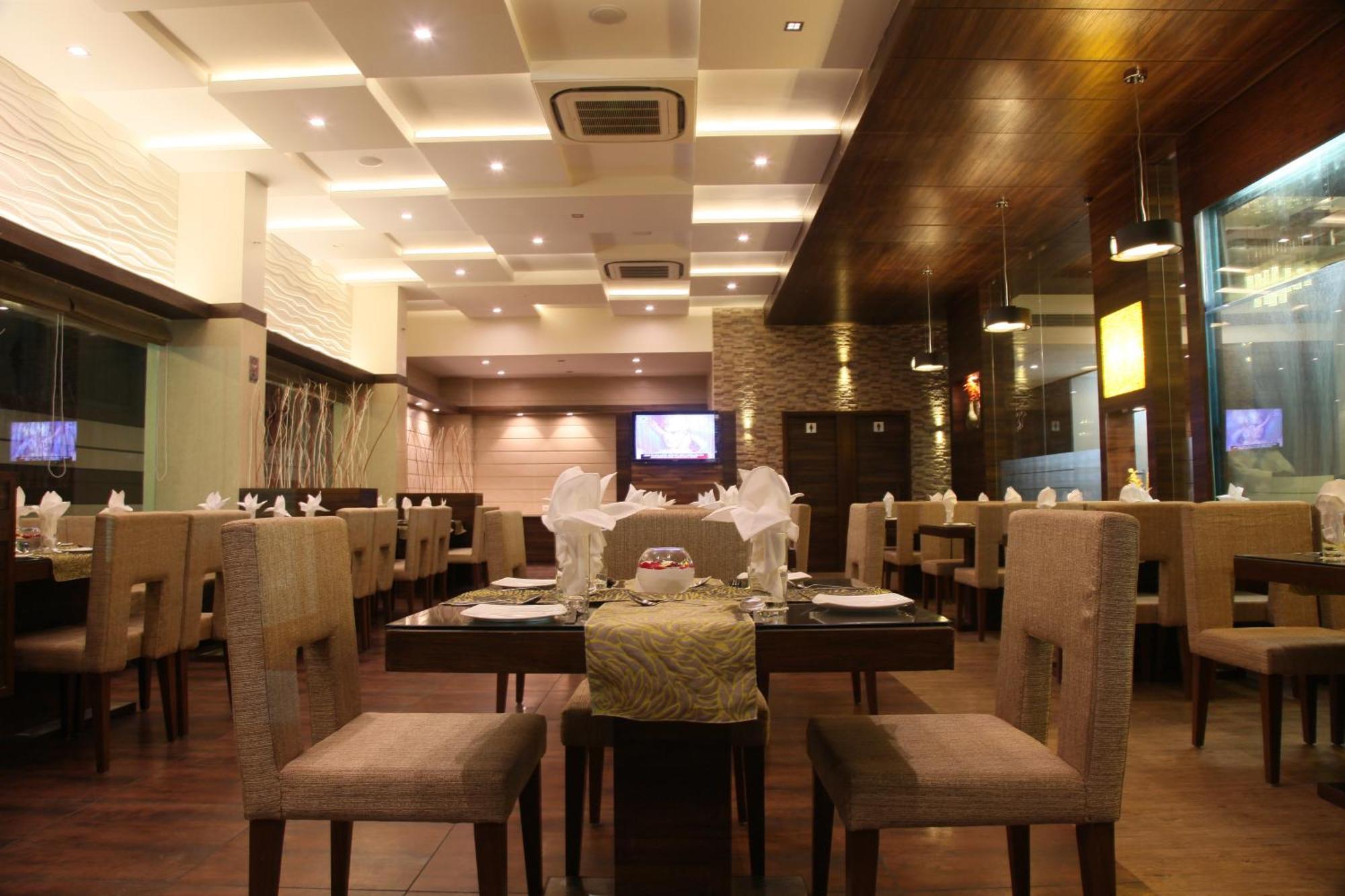 Le Grande Residency -Unmarried Couples Are Not Allowed Ahmedabad Buitenkant foto