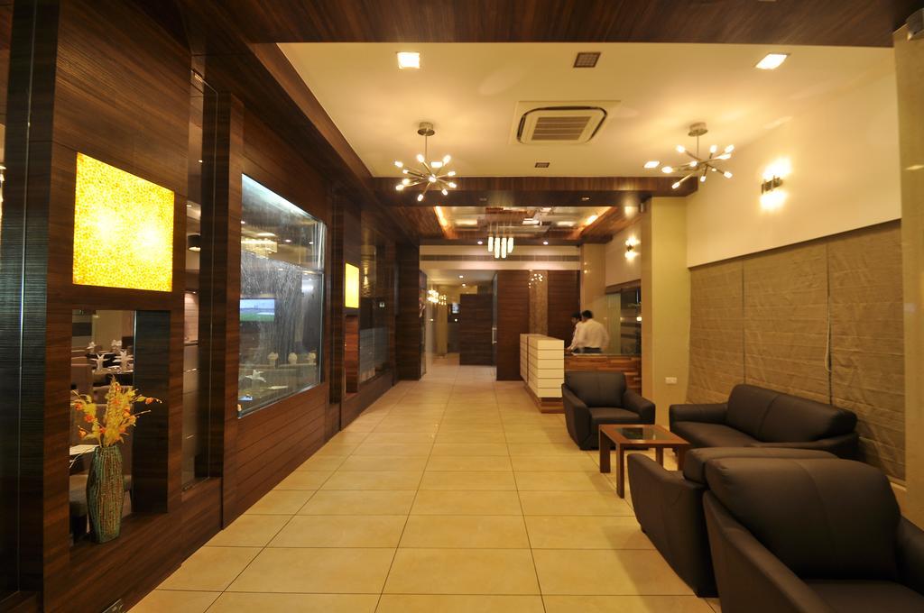 Le Grande Residency -Unmarried Couples Are Not Allowed Ahmedabad Buitenkant foto