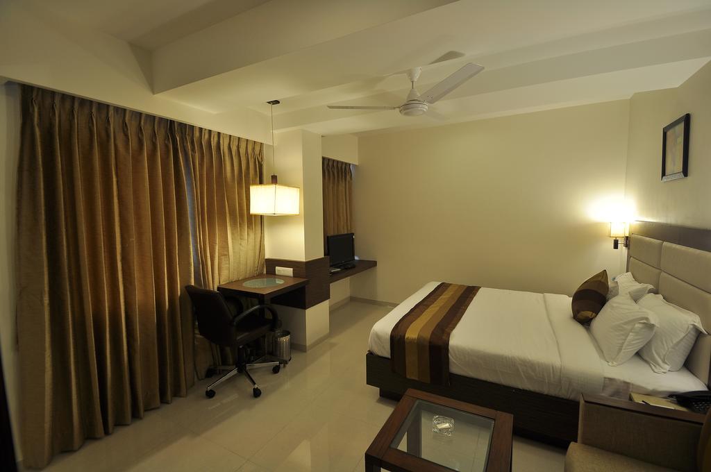 Le Grande Residency -Unmarried Couples Are Not Allowed Ahmedabad Buitenkant foto