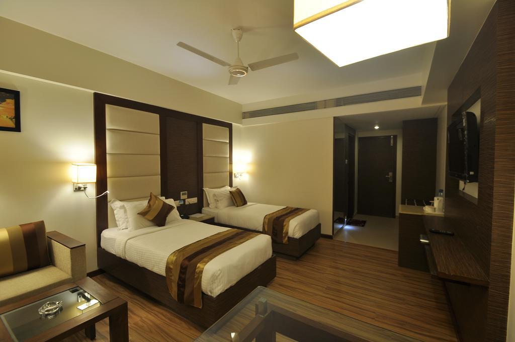 Le Grande Residency -Unmarried Couples Are Not Allowed Ahmedabad Buitenkant foto