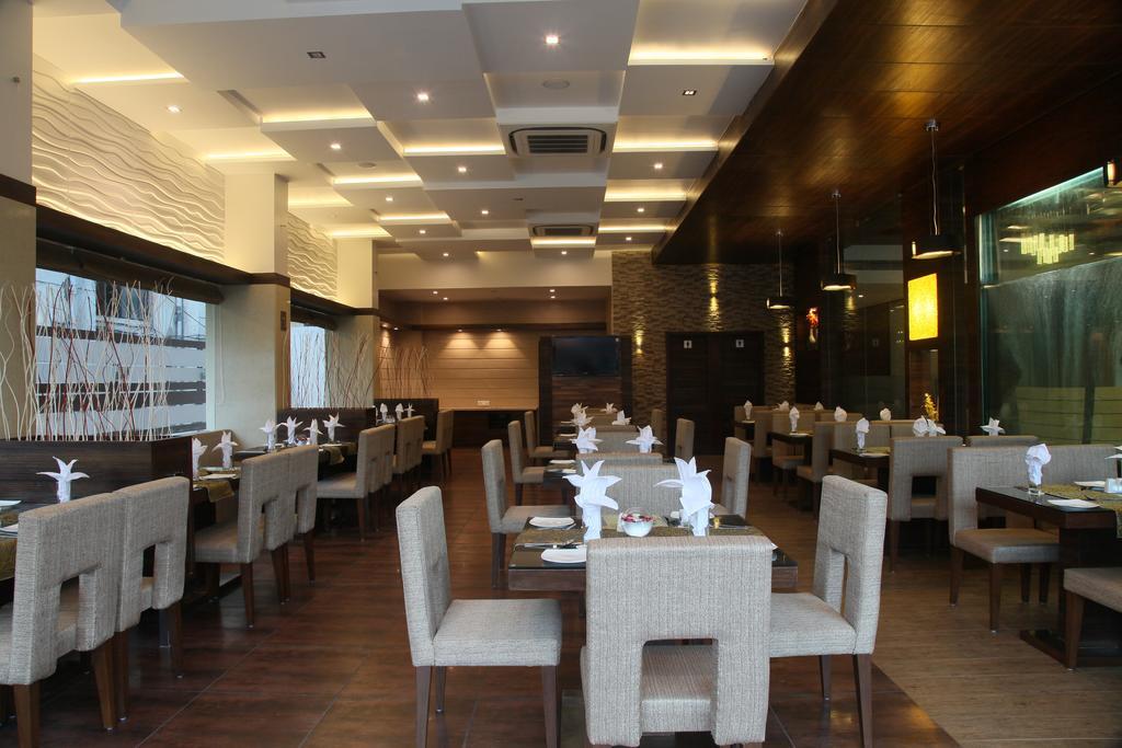 Le Grande Residency -Unmarried Couples Are Not Allowed Ahmedabad Buitenkant foto