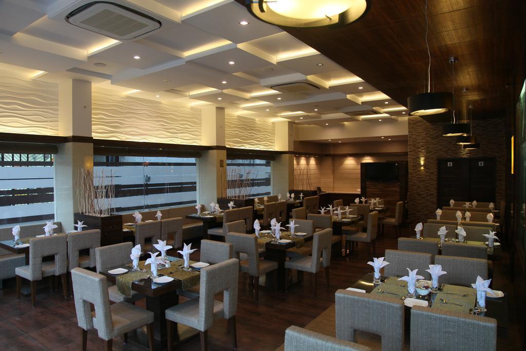 Le Grande Residency -Unmarried Couples Are Not Allowed Ahmedabad Buitenkant foto