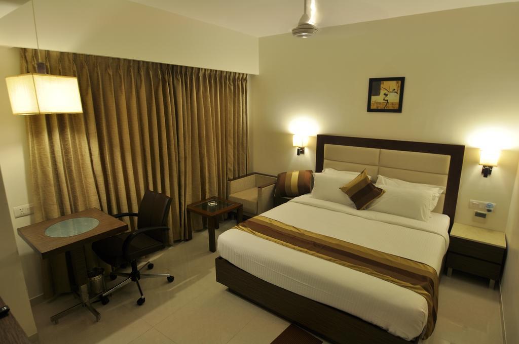 Le Grande Residency -Unmarried Couples Are Not Allowed Ahmedabad Buitenkant foto