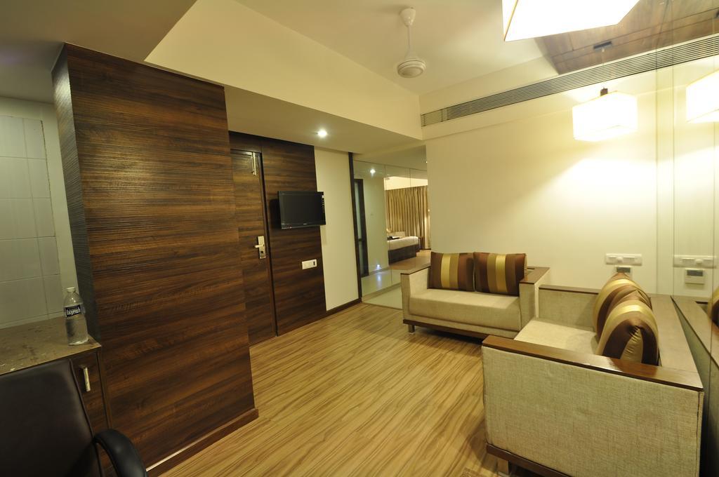 Le Grande Residency -Unmarried Couples Are Not Allowed Ahmedabad Buitenkant foto