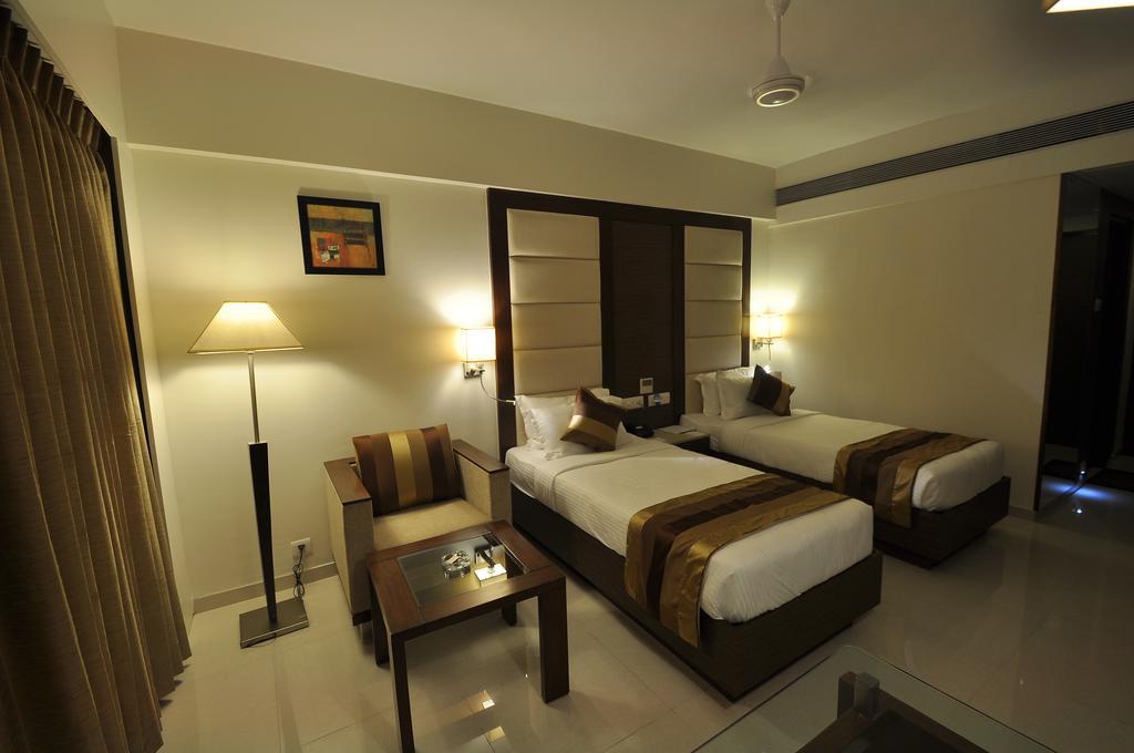 Le Grande Residency -Unmarried Couples Are Not Allowed Ahmedabad Buitenkant foto