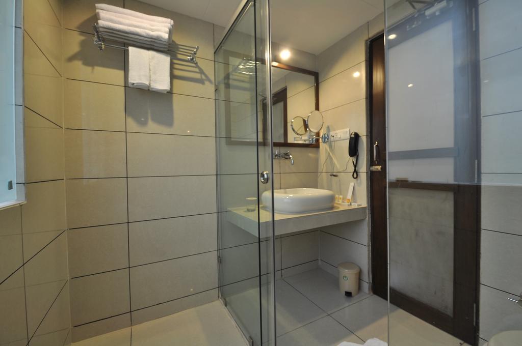 Le Grande Residency -Unmarried Couples Are Not Allowed Ahmedabad Buitenkant foto