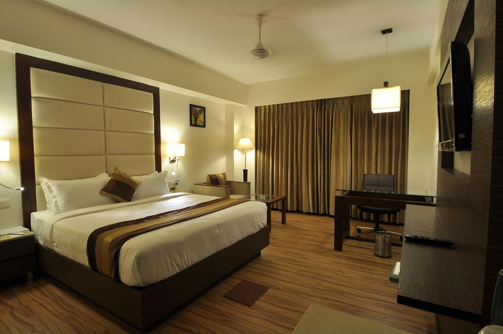Le Grande Residency -Unmarried Couples Are Not Allowed Ahmedabad Buitenkant foto