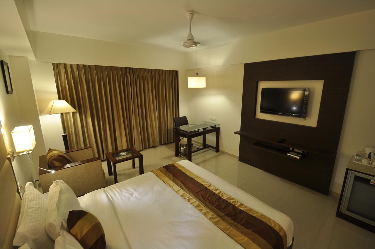 Le Grande Residency -Unmarried Couples Are Not Allowed Ahmedabad Buitenkant foto