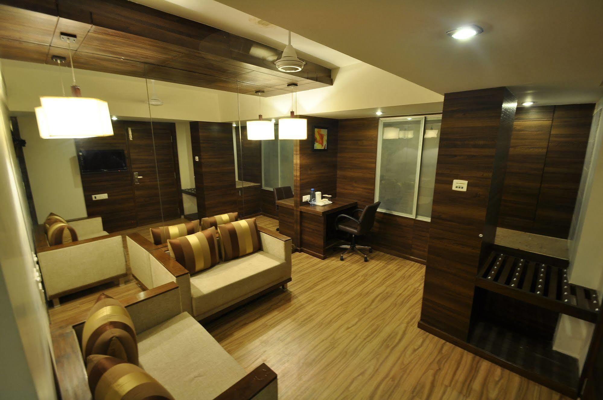 Le Grande Residency -Unmarried Couples Are Not Allowed Ahmedabad Buitenkant foto